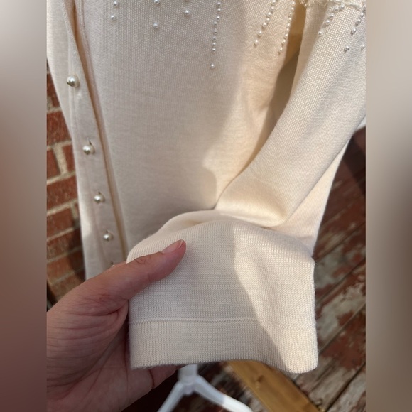 Escada Vintage Cardigan. Couple beads discoloured - Picture 9 of 15